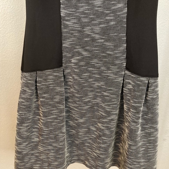 GUESS Black With Stripe Sleeveless Skater Dress Size 8 - Picture 5 of 7